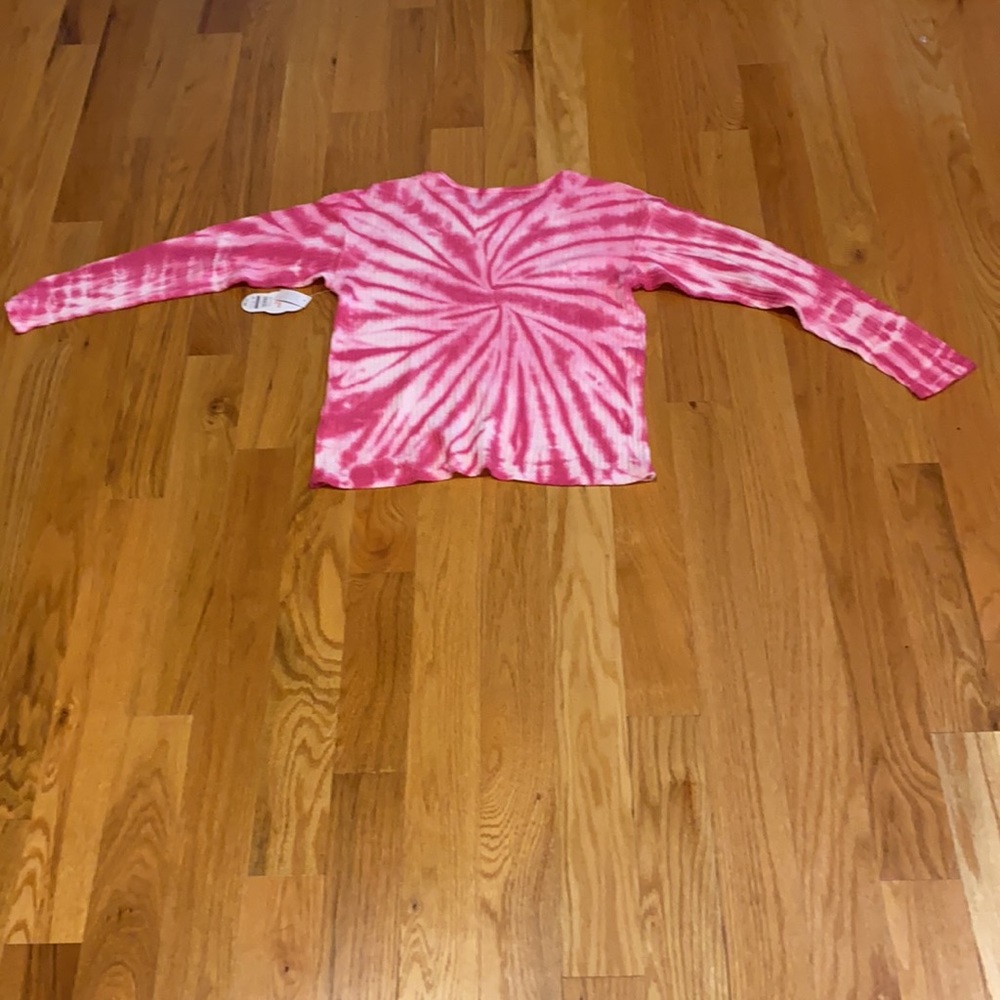 Cute top!! - Picture 2 of 2